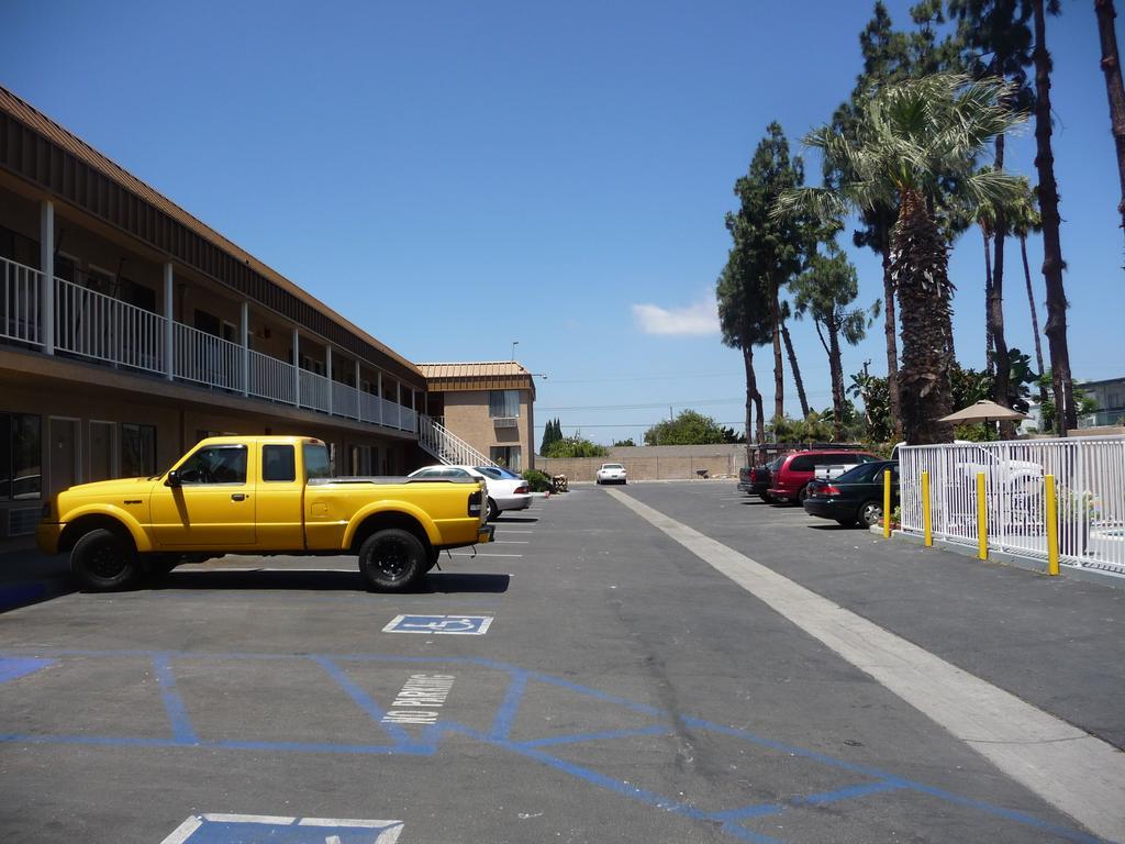 Rainbow Inn Anaheim Exterior photo